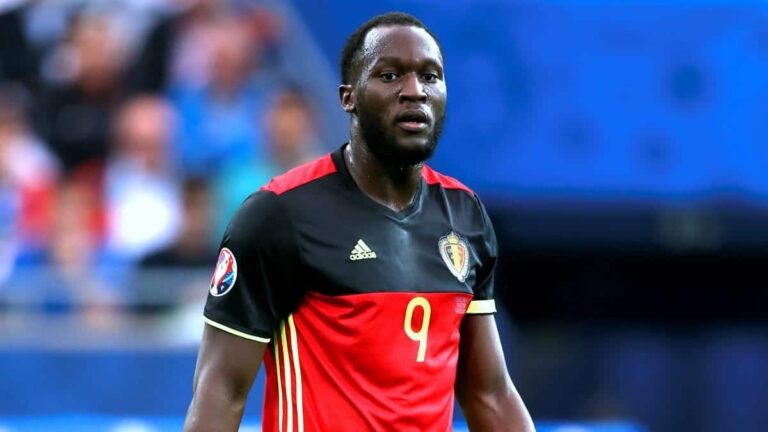 Romelu Lukaku enfrenta futuro incerto no Napoli após faltar ao treino