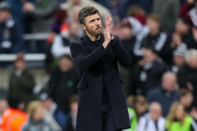 Casemiro: rumores de uma posição permanente no United são prematuros, diz Carrick; Manchester United se prepara para dizer adeus ao brasileiro — para torcedores na Noruega