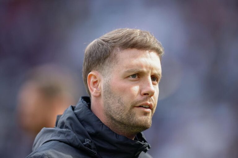 Treinador do Brighton, Hurzeler, assina novo contrato até 2029
