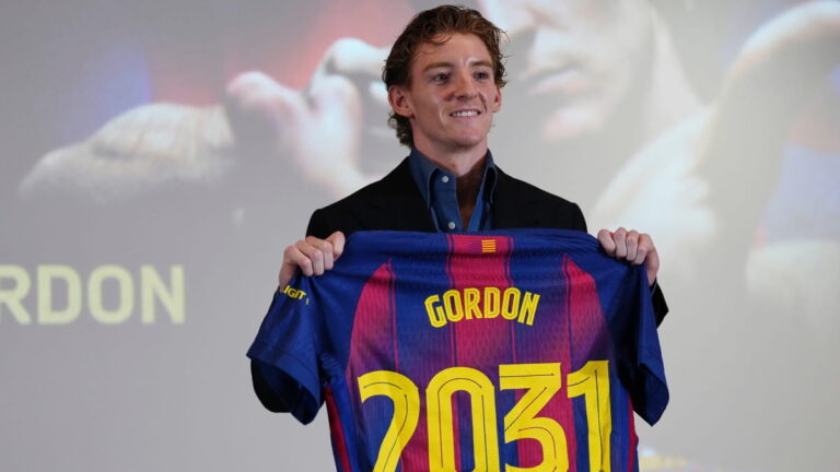 Barcelona contrata Anthony Gordon por 69 milhões de libras do Newcastle