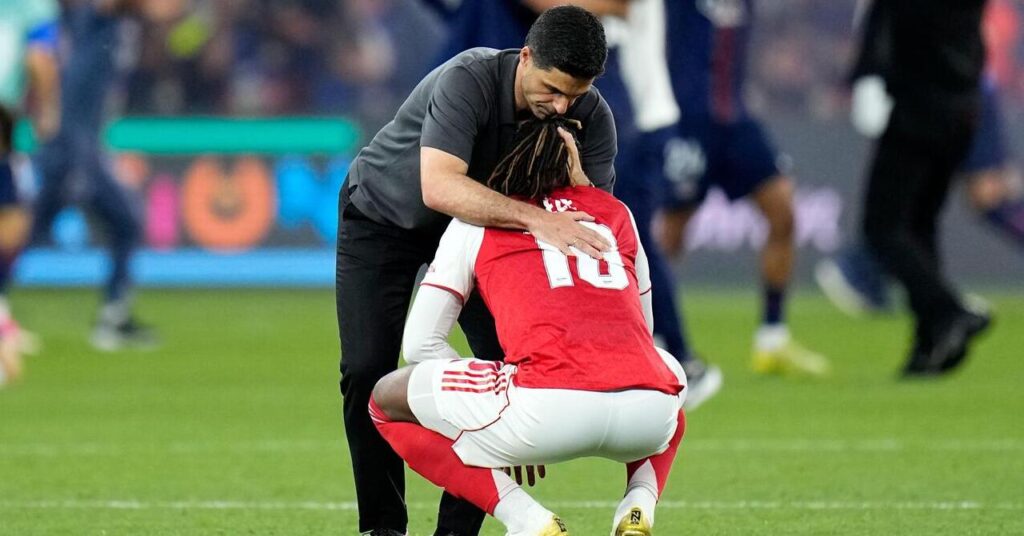 Arsenal's manager Mikel Arteta consoles Arsenal's Eberechi Eze at the end of the Champions League final