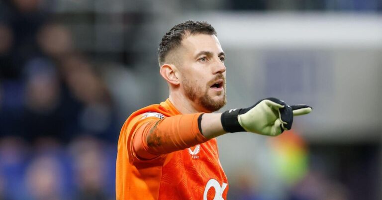 Tottenham amplia reforços de verão ao contratar o goleiro veterano Dubravka