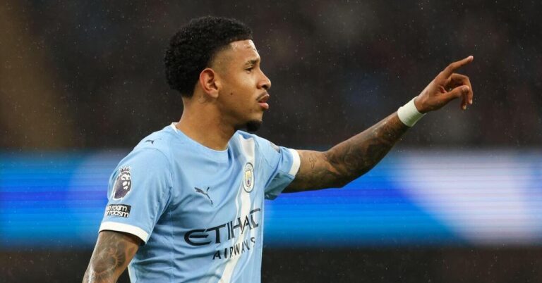Atacante do Manchester City informa desejo de deixar o clube