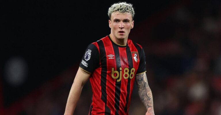 Fiorentina contrata por empréstimo o lateral suspenso do Bournemouth, Jiménez