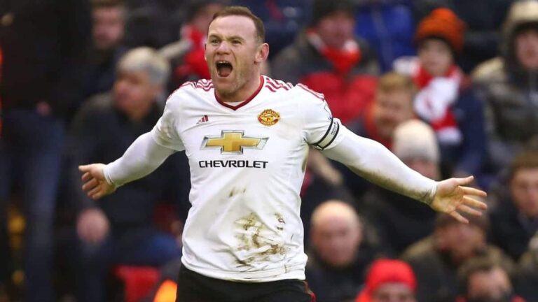 Wayne Rooney ridiculariza a ideia de que o Manchester United devesse receber as medalhas de campeões de 2012 e diz: ‘eu não gostaria de uma’